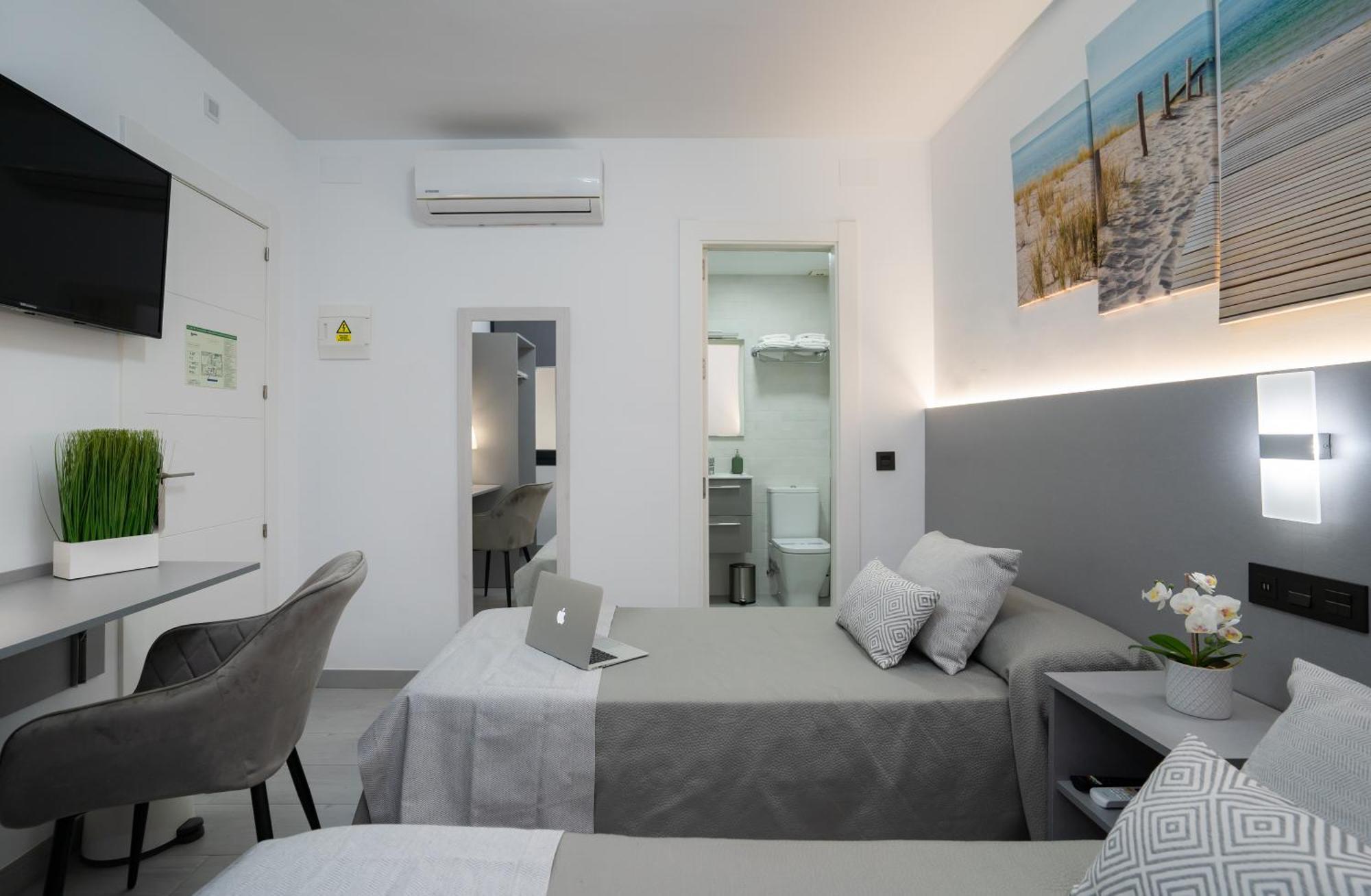 Stay Belonio L'Prados Malaga Phòng bức ảnh